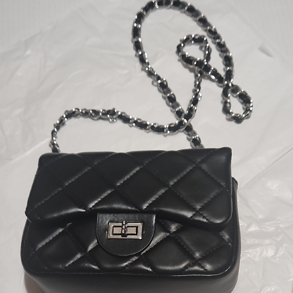 Elegant Black Quilted Chain Bag